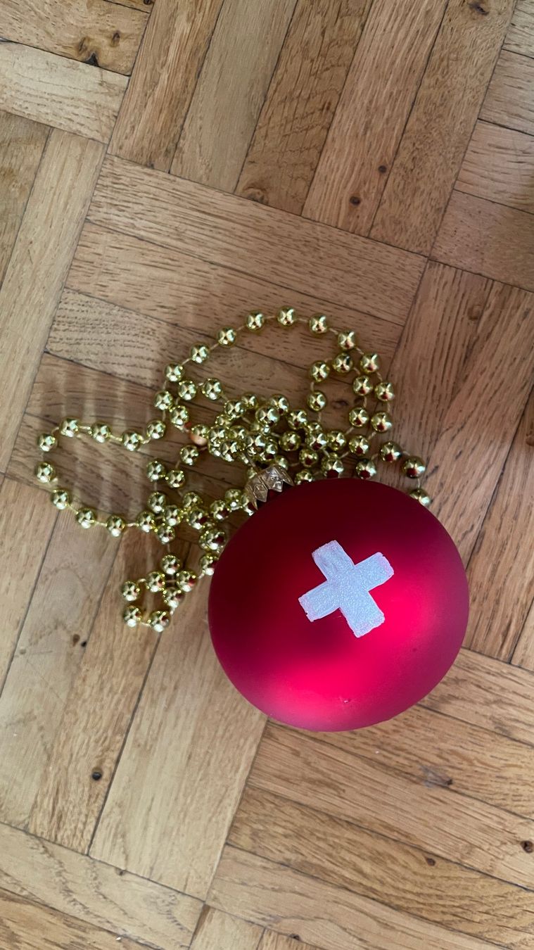 Tutte le decorazioni: Weihnachtskugel rot mit Schweizer Kreuz – Nuovo (secondo la descrizione) da Glattfelden venduto da cybermaxx 2