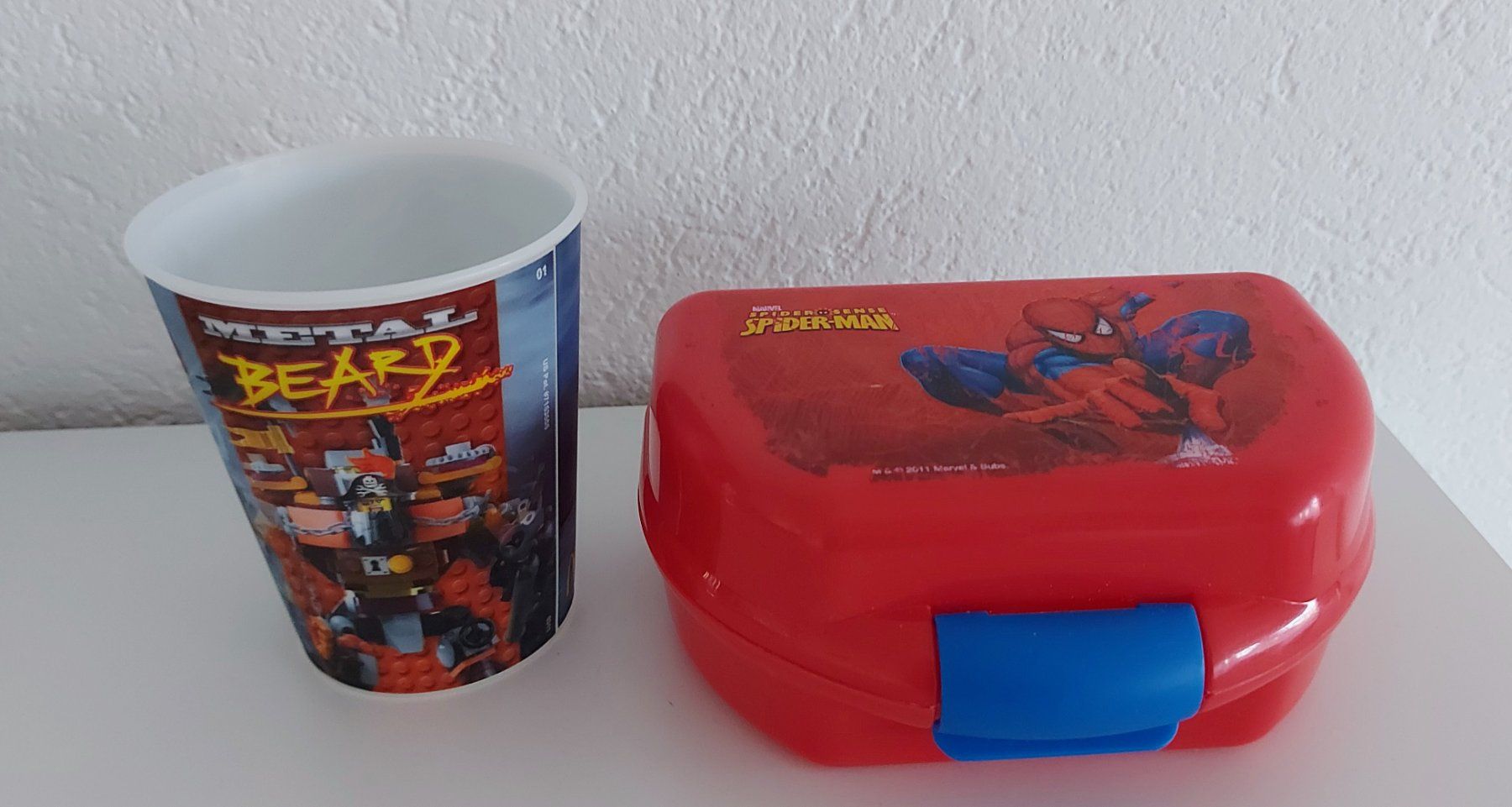 Disney Contenitori & Simili: Znünibox "Spiderman" + Becher " Lego" – Usato da Wabern venduto da Irakene