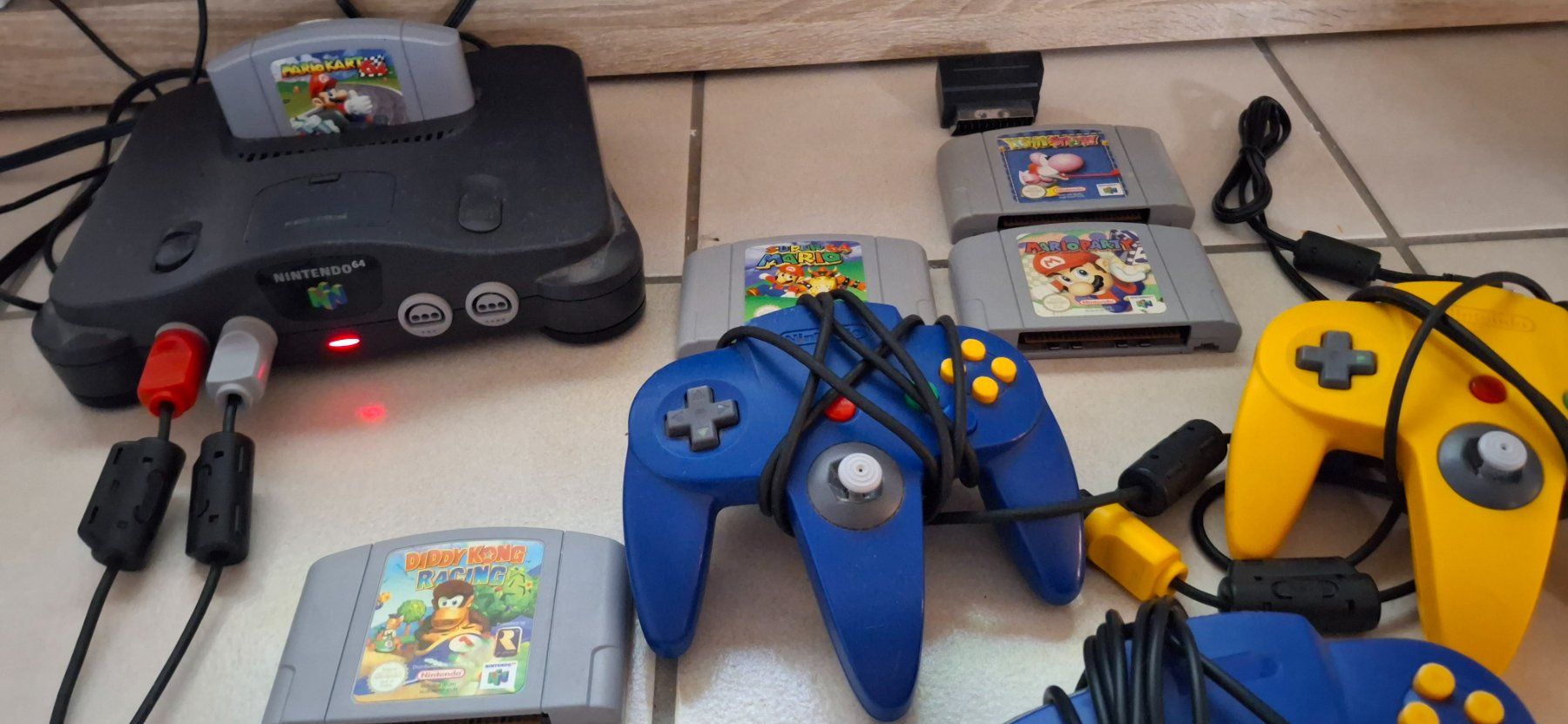 Nintendo Console: Nintendo 64 Konsole mit Spielen und Controllern – Usato da Bülach venduto da cor_nfm8