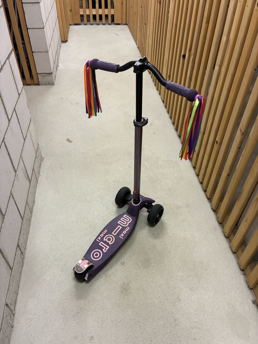 Micro Kickboard: Micro Maxi Roller violett mit Lenkerbändern gebraucht – D'occasion à Münchwilen TG par Gkc83 3