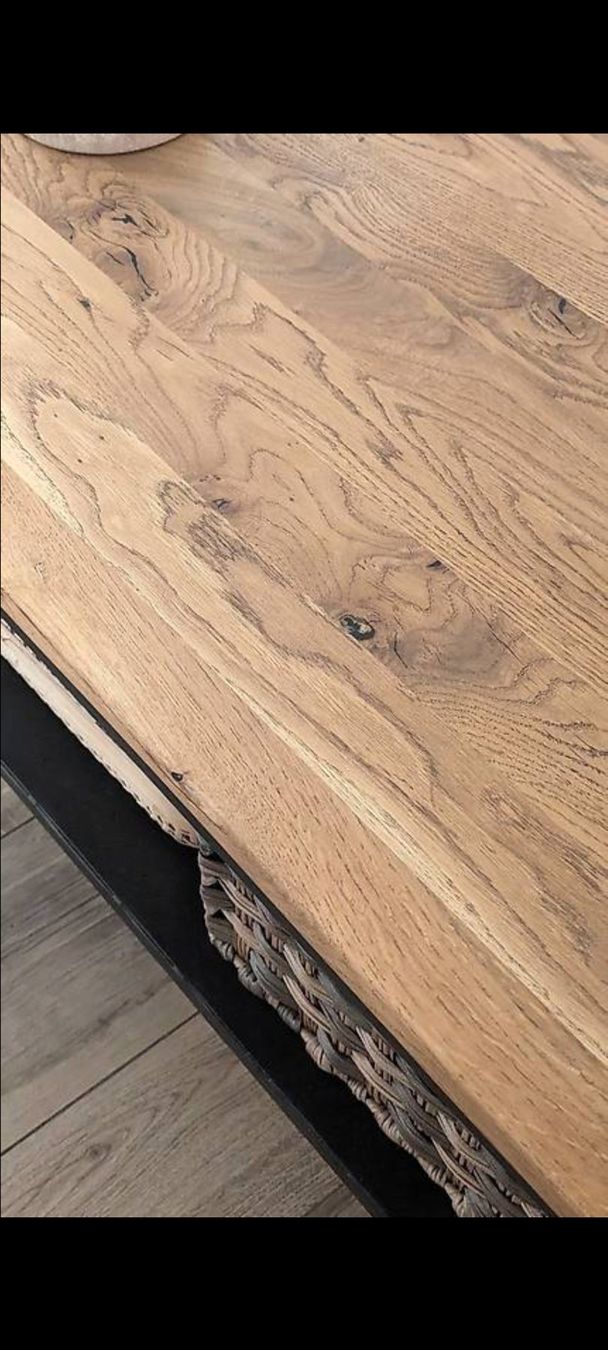 Tables: Stilvoller Echt Eichenholz-Couchtisch mit Metallgestell – D'occasion à St.Gallen par reLapseOne 2