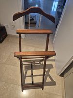 Kleiderständer aus Holz zu verkaufen 