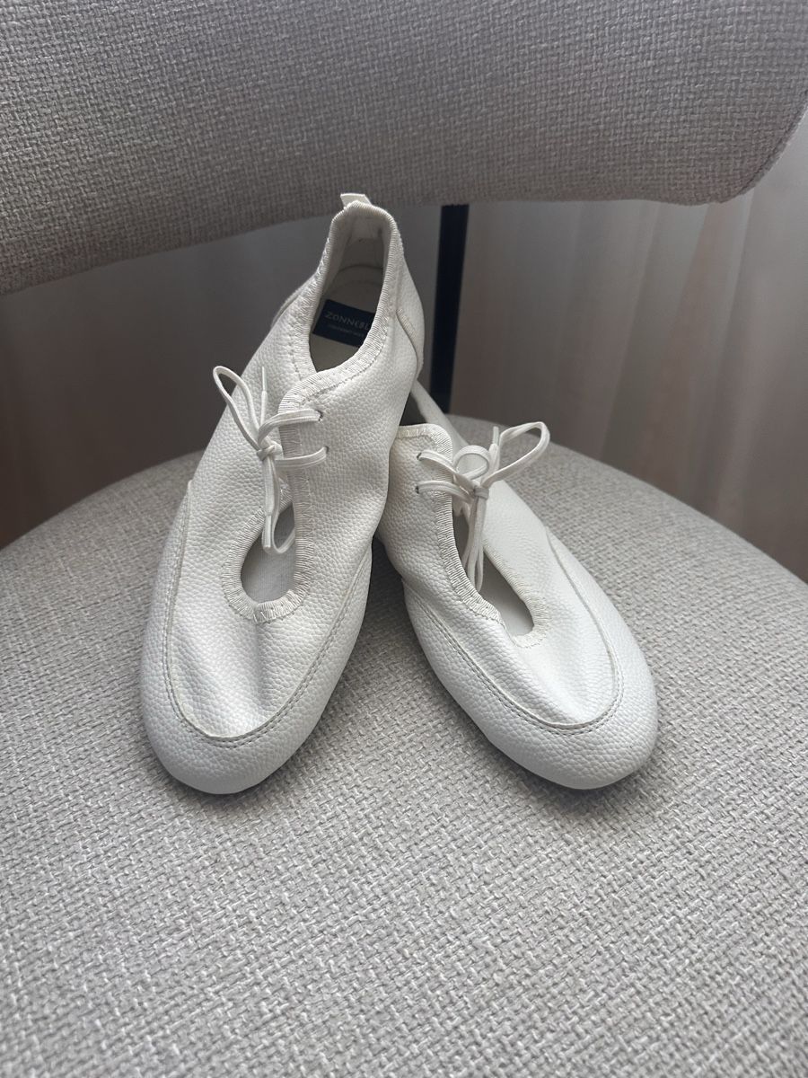 Scarpe da donna: Weisse Ballerinas – Nuovo (secondo la descrizione) da Zürich venduto da Chez_Dali