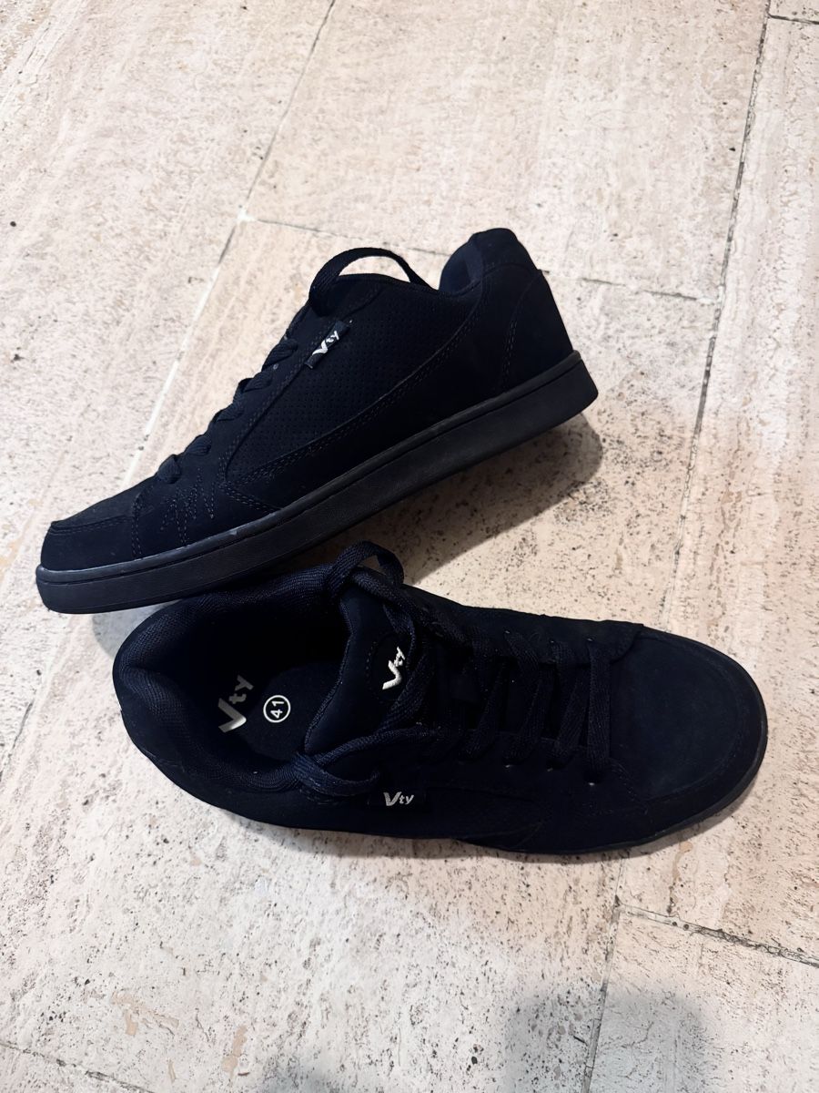 Scarpe da uomo: Sneaker / Turnschuhe - Vty Grösse 41 - schwarz – Nuovo (secondo la descrizione) da Killwangen venduto da yas_reg0 2