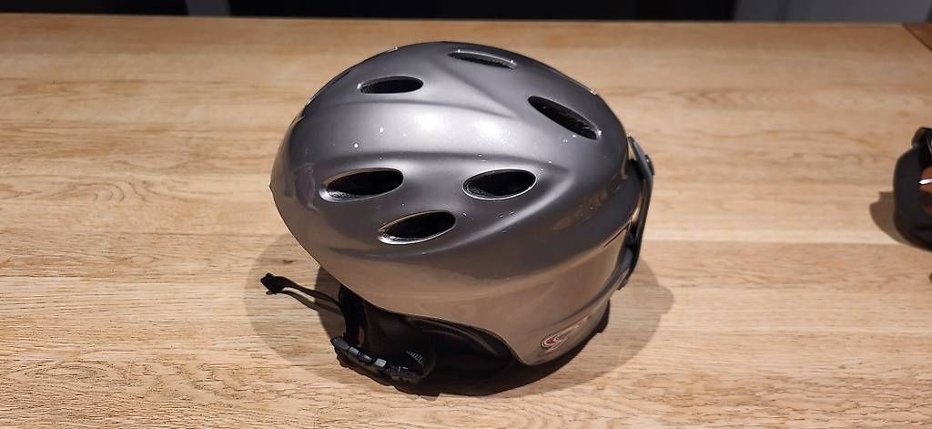 Giro Caschi: Skihelm, Snowboardhelm – Usato da Gümmenen venduto da Kiri25