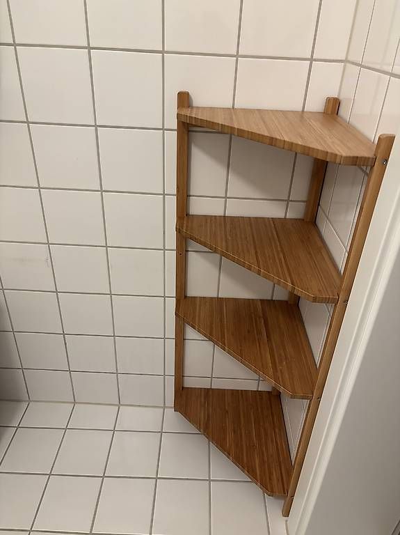 Étagères: Étagère d'angle en bambou – D'occasion à Fribourg par Brosciuttofunghi 1