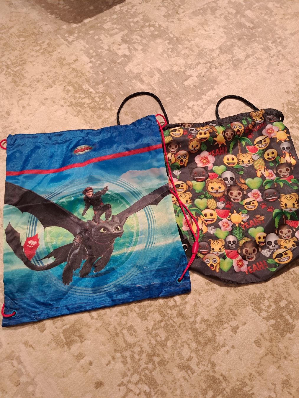Borse: 2 Turnbeutel Drachen & Emojis ,neu – Nuovo e nell'imballaggio originale da Solothurn venduto da mar_zmy8