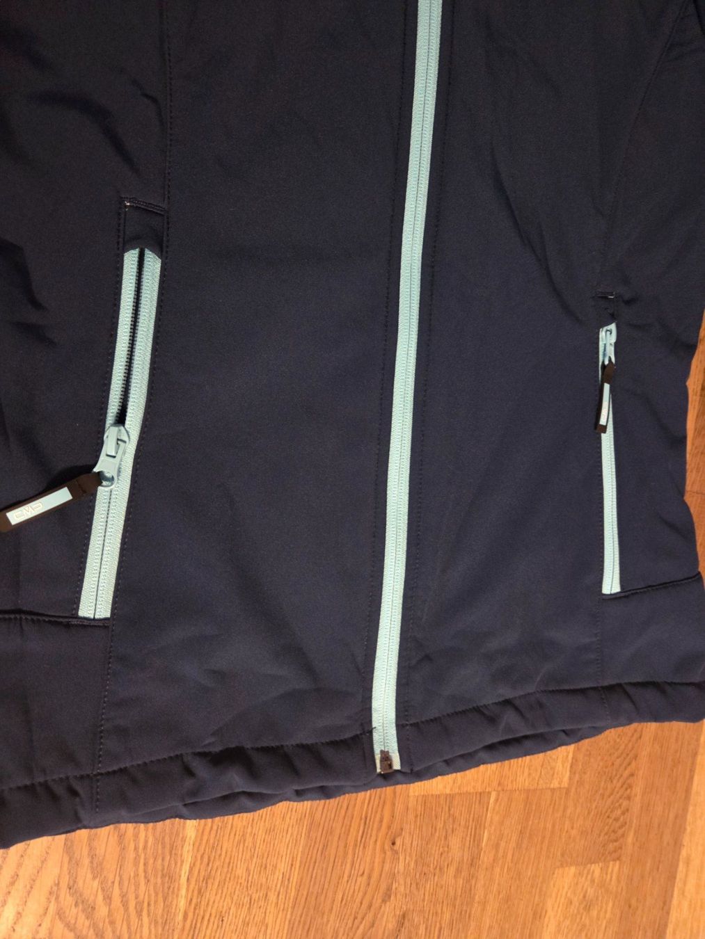 CMP Vestes & Manteaux: CMP Softshelljacke mit Kapuze Gr.164 – D'occasion à Langnau i. E. par Muellers3 4