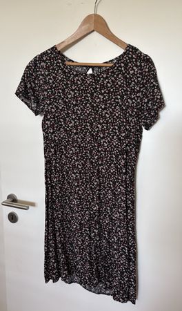 Kleid Blumenmuster Kurzarm Grösse M guter Zustand