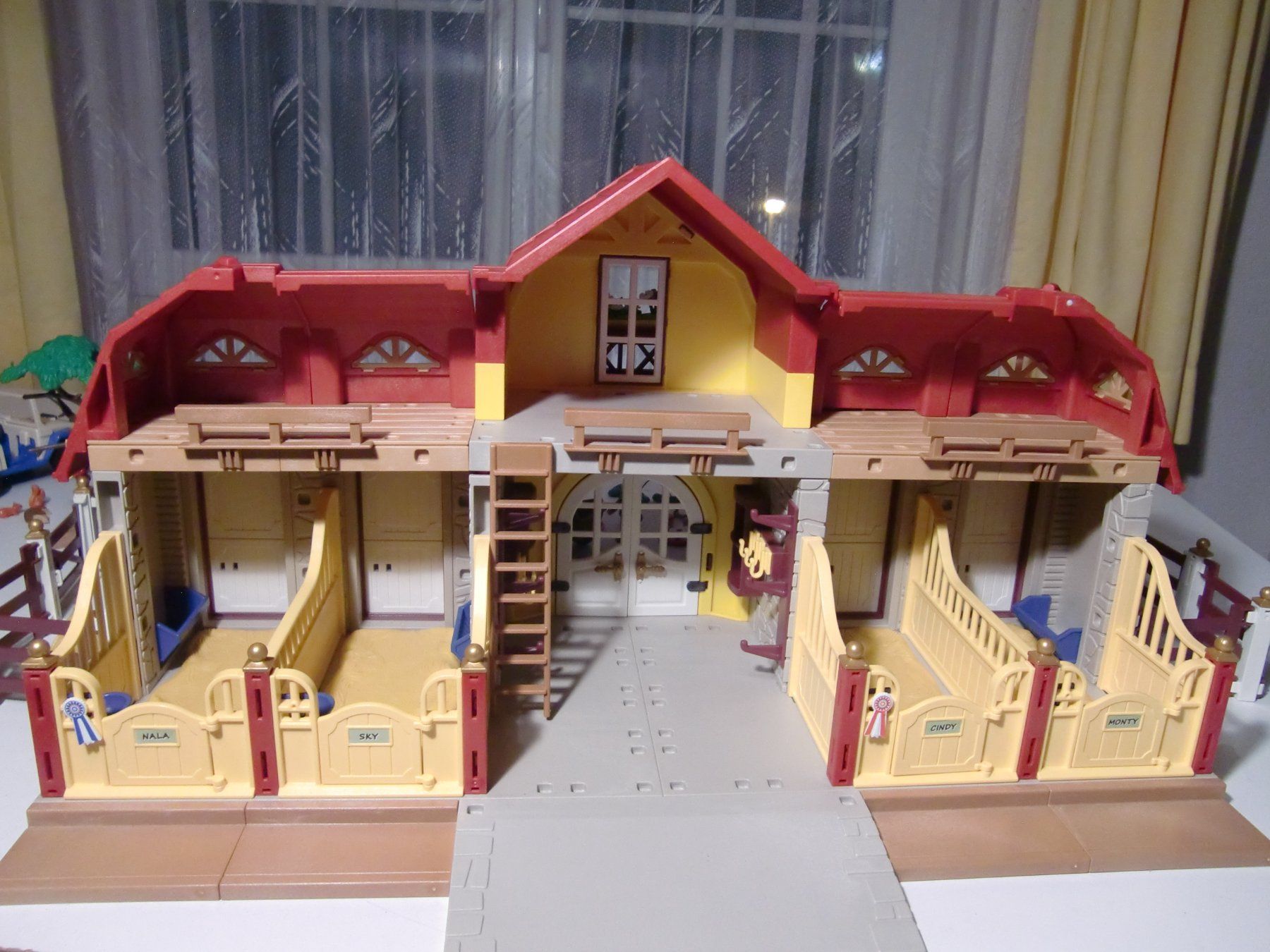 Playmobil Giocattoli: Playmobil Reiterhof mit Paddocks + Transporter – Usato da Arbon venduto da magenta10 7