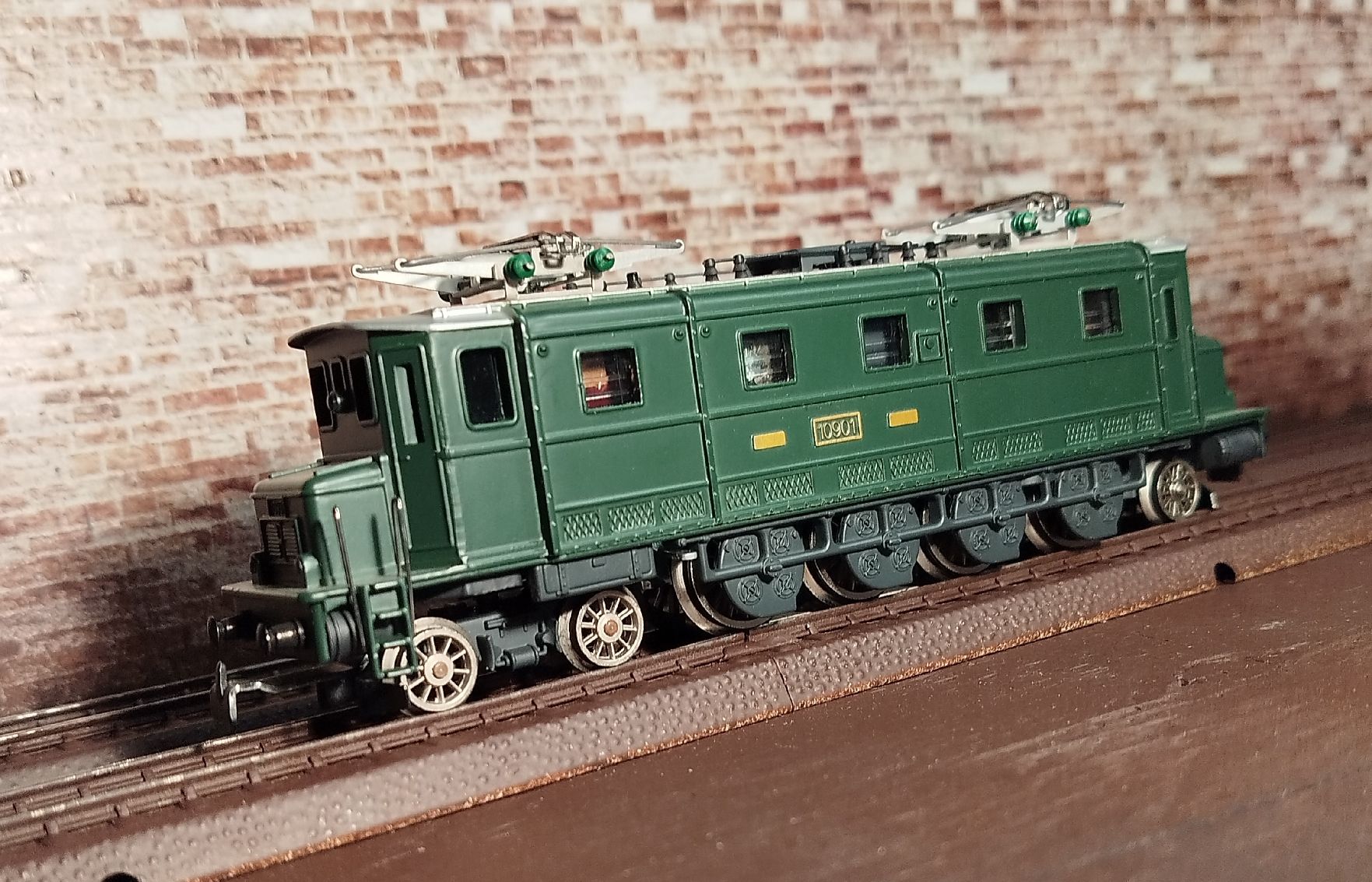 Hag Modellini di ferrovie: HAG - Ae 4/7 – Usato da Schaffhausen venduto da Viertelvorvieri 1