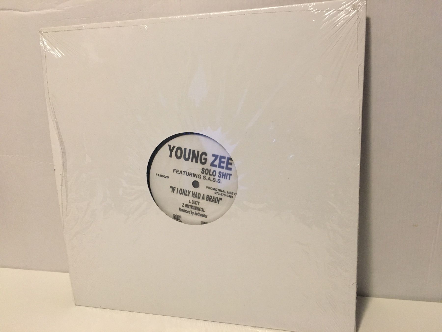 Schallplatten: YOUNG ZEE - SOLO SHIT - Schallplatte - FA NV – Gebraucht aus Andwil SG von Rainboli 1