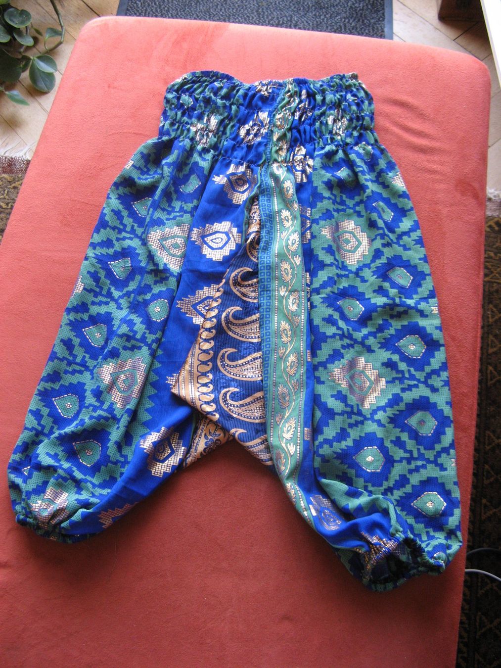 Pantaloni: Ali Baba Hose für Kinder – Nuovo (secondo la descrizione) da Zürich venduto da apil 1