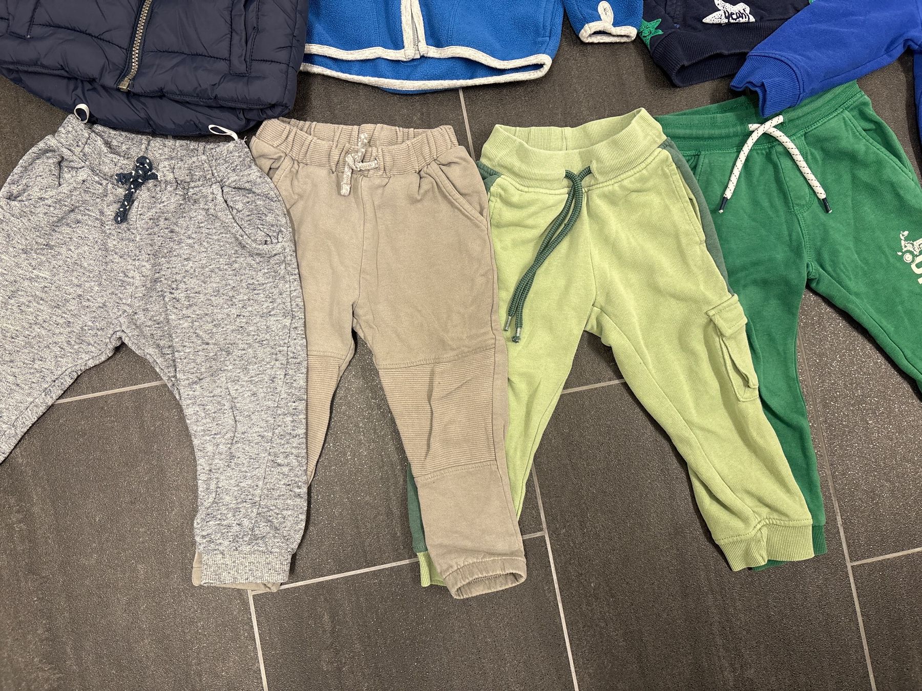 Lotti & Set di vestiti: Kleiderpaket Junge, Grösse 92 – Usato da Gebenstorf venduto da Sandra01031 1