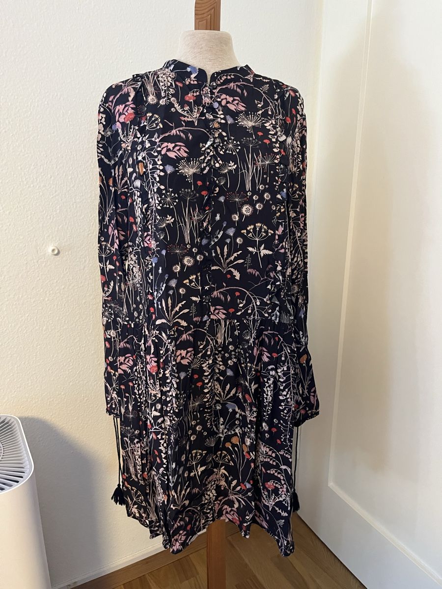 Kleider: Herbstkleid Blumenmuster schwarz Gr. M von Max&Co – Gebraucht aus Zürich von Brobin