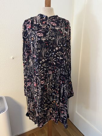 Herbstkleid Blumenmuster schwarz Gr. M von Max&Co