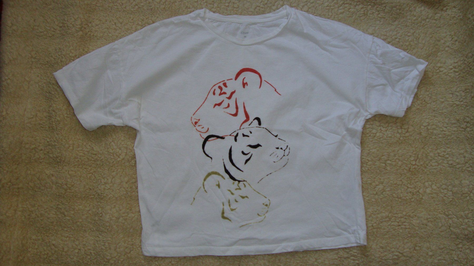 Etam T-shirt: Tshirt mit 3 Raubkatzen – Usato da Laufen venduto da ereli