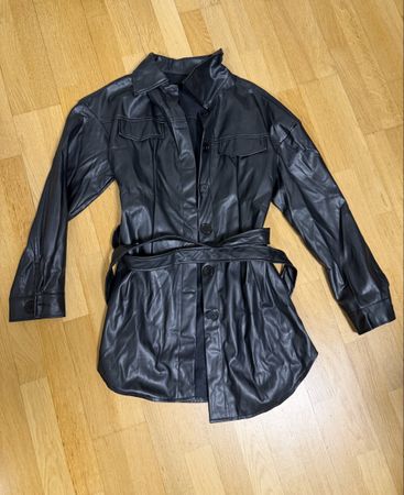 Hemdjacke Kunstleder schwarz mit Gürtel guter Zustand
