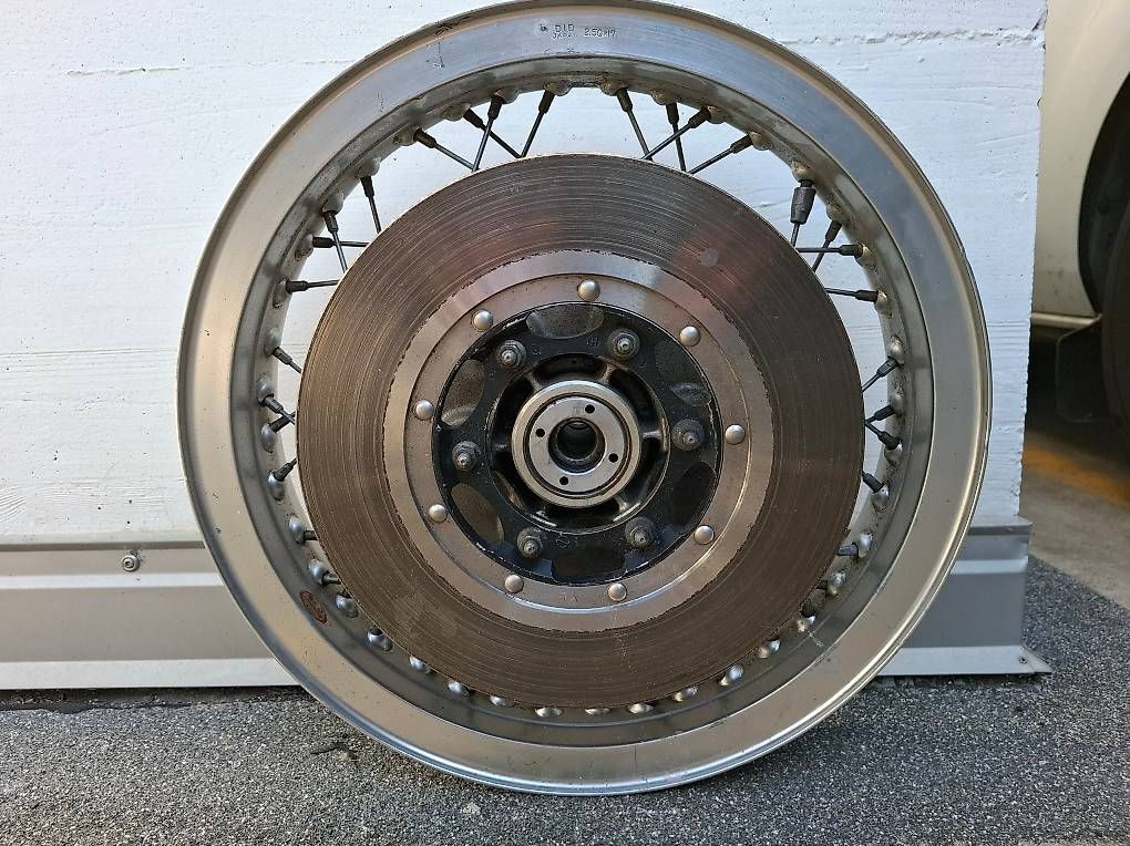 Honda Pneumatici & Ruote complete: Honda GL 1000 Hinterrrad – Usato da Ebmatingen venduto da Moto42