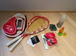 Speedminton Set "Swiss Edition": 2 Schläger, Tasche, Zubehör