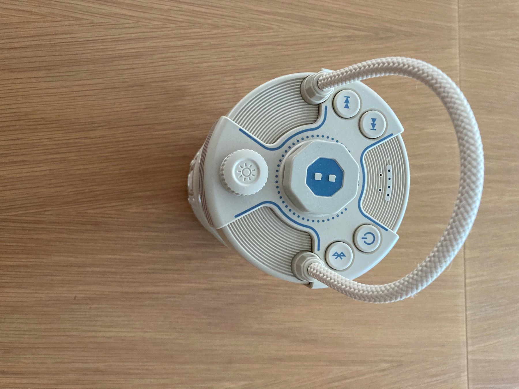 Lautsprecher: Bluetooth Lautsprecher mit LED Campinglicht neu – Neu und originalverpackt aus Gretzenbach von Agendo 2