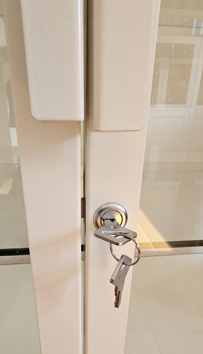 Ikea Vitrinen: MILSBO Vitrine weiss – Gebraucht aus St. Gallen von plh_n2wm 4