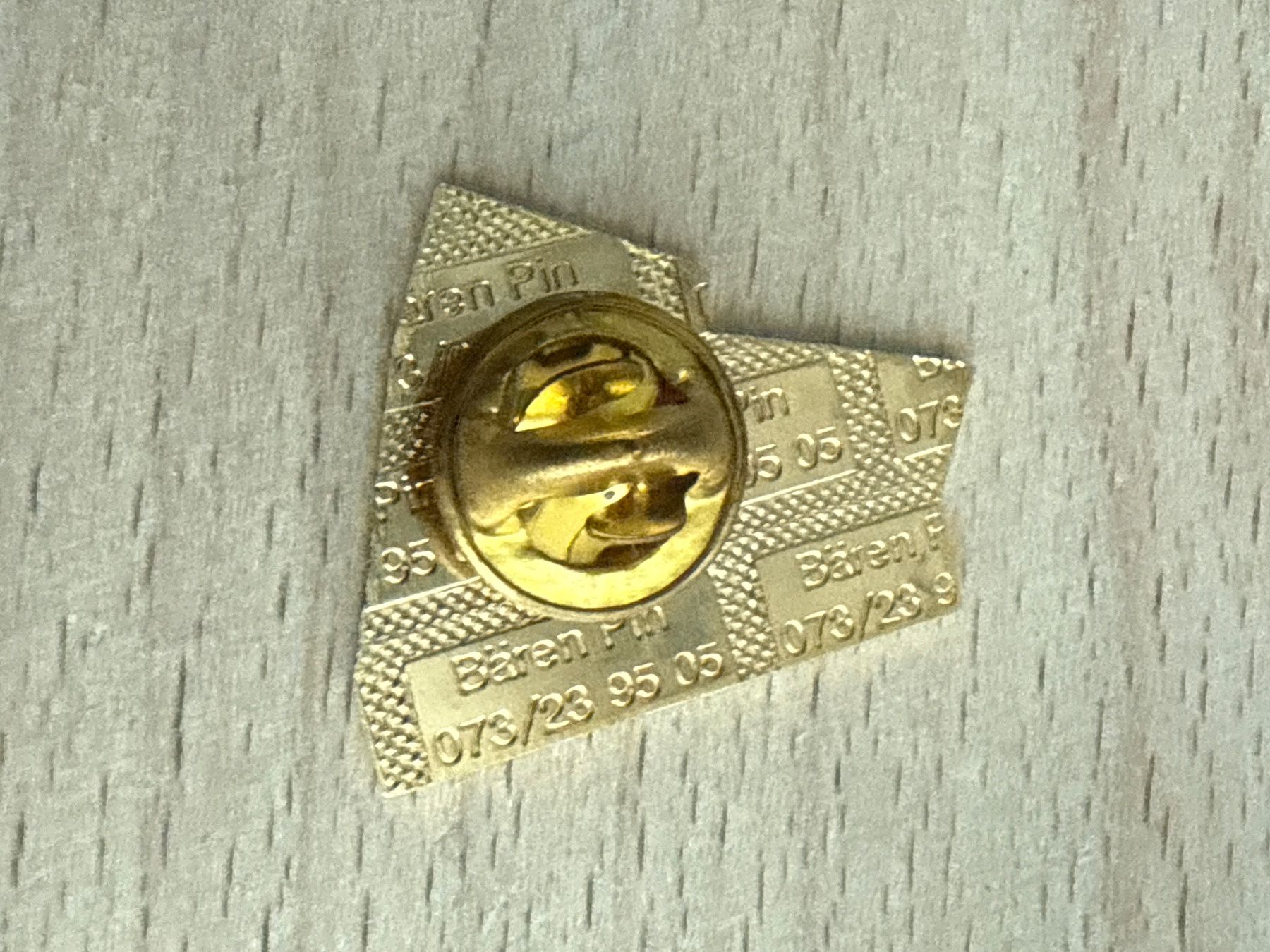 Plaquettes & Badges: Pin David Senn Holzbau – D'occasion à Glattbrugg par Schweigmatt 1
