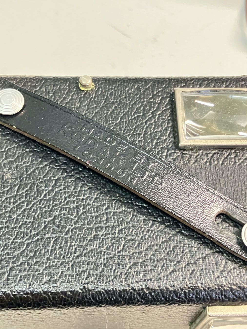 Kodak Kamera: Antike Box Kamera Kodak Brown Model D – Gebraucht aus Horw von luzernicus 1