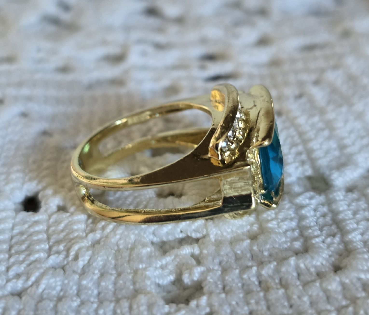 Ringe: Ring Goldfarben mit blauem Stein – Neu (gemäss Beschreibung) aus Rheinsulz von Gilea 3