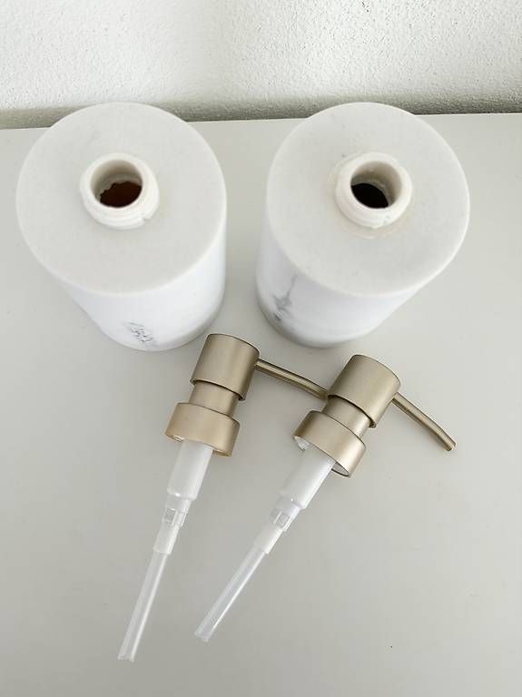 Portasapone: 2 schöne Seifenspender weiss Steinoptik – Usato da Reinach BL venduto da present4you 4