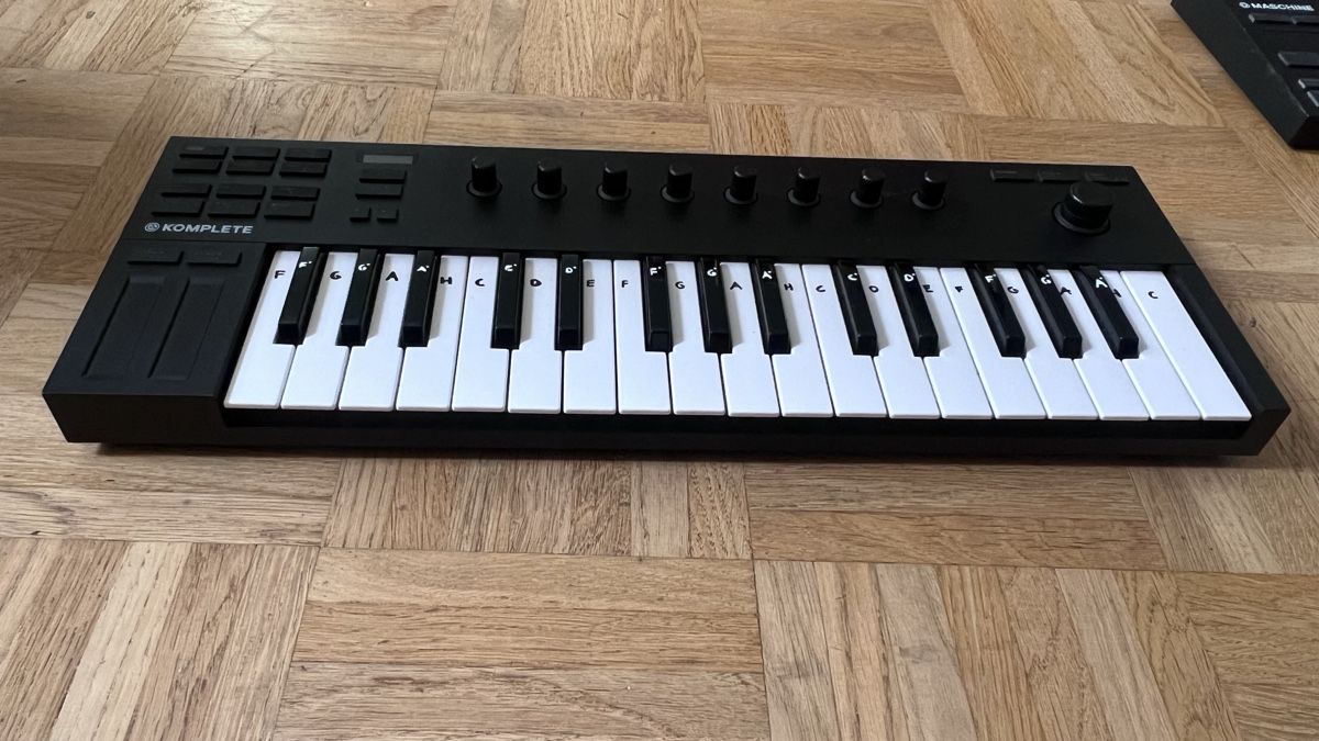 Native Instruments Strumenti musicali: NATIVE INSTRUMENTS Komplete Kontrol M32 – Usato da Biel/Bienne venduto da A.perez