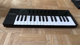 NATIVE INSTRUMENTS Komplete Kontrol M32
