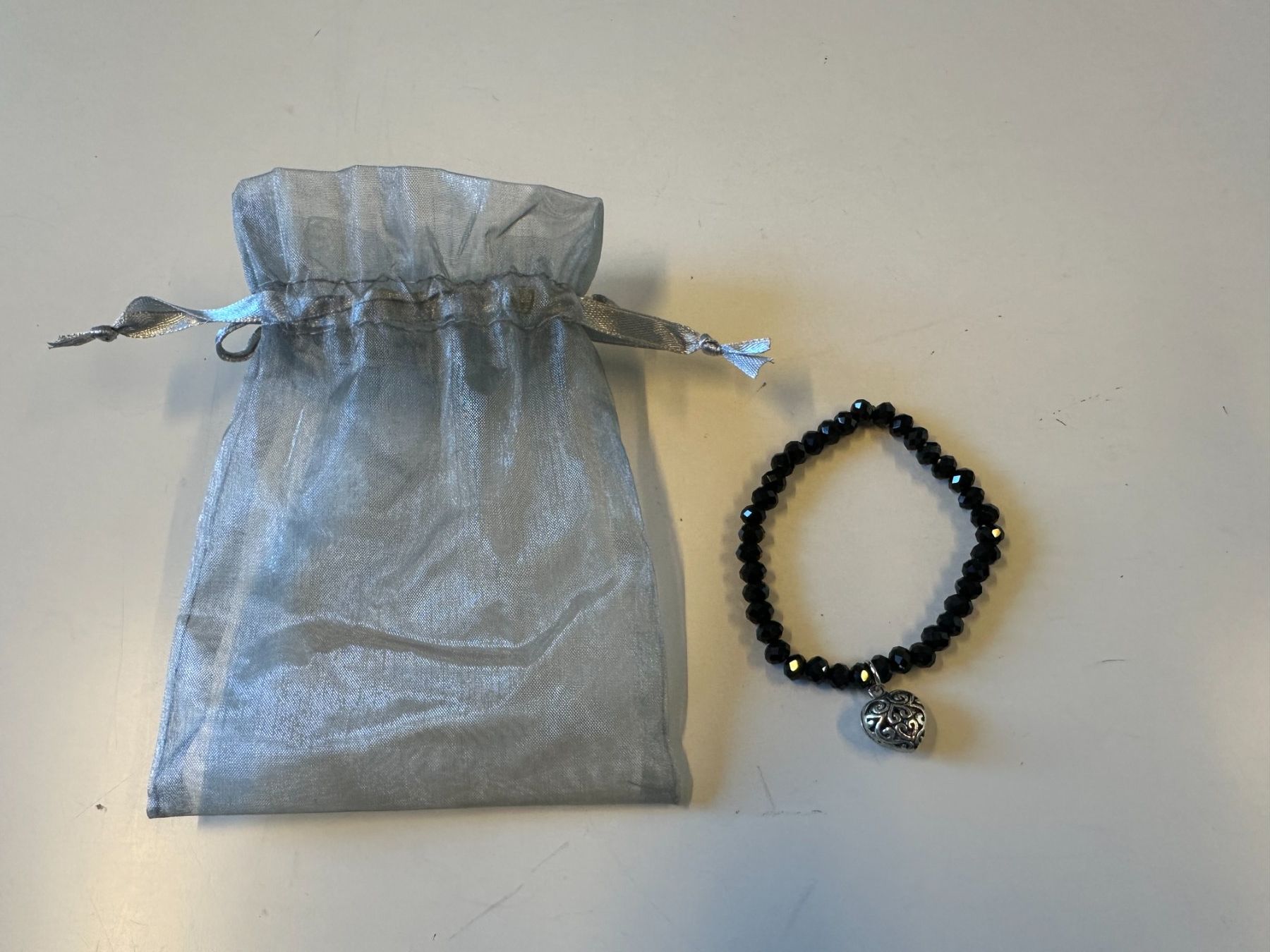 Bracciali & Braccialetti: Armband mit Anhänger elastisch – Usato da Urdorf venduto da ARJN 2