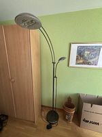 Stehlampe mit 2 Lampenköpfe