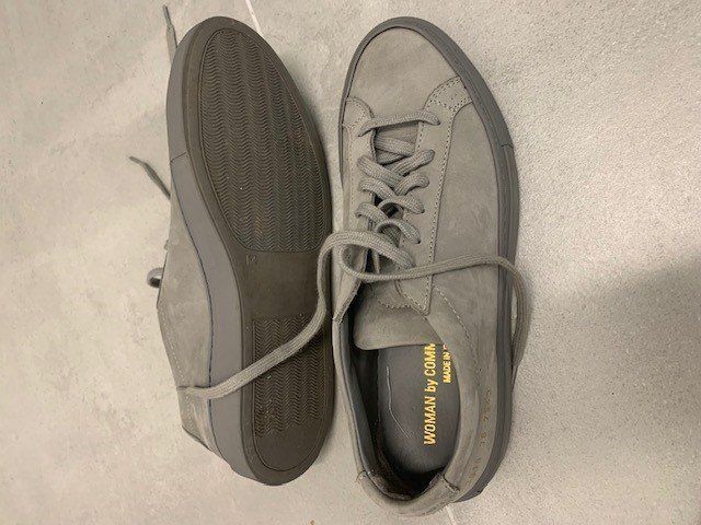 Scarpe da donna: Basquettes en cuir nubuck gris de Common Projects T36 – Usato da St-Aubin-Sauges venduto da Juliezan 1