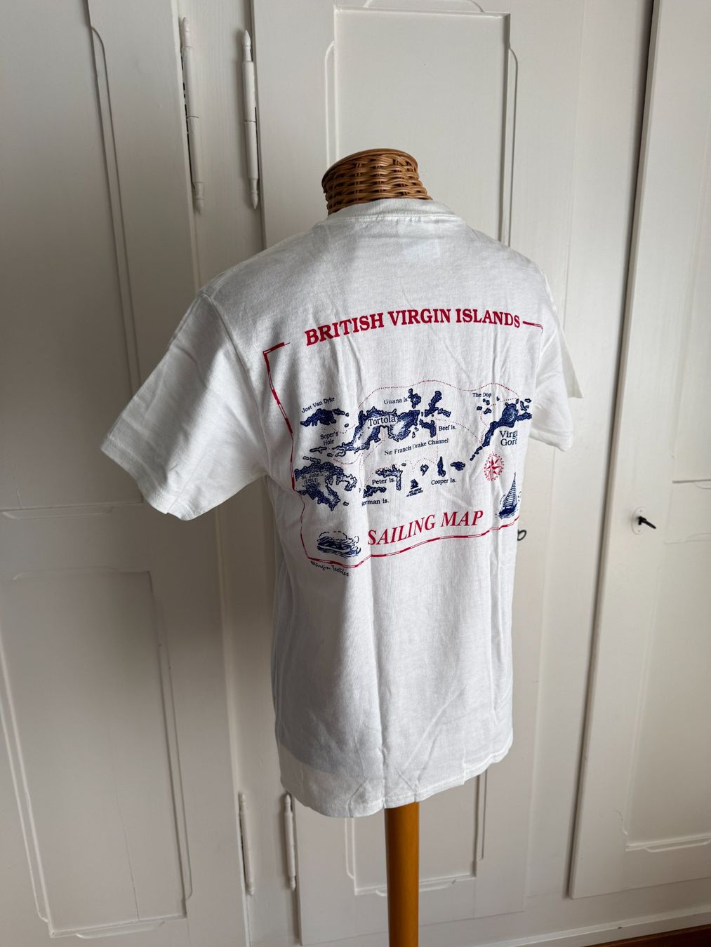T-shirt: HANES - Sailing T-Shirt weiss M – Usato da Zürich venduto da Diazaio 1
