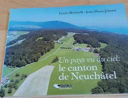 Livre photo: Neuchâtel vu du ciel