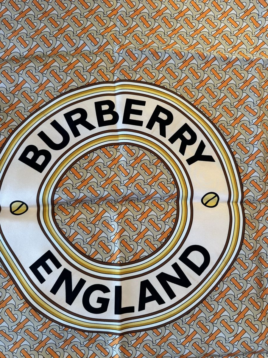 Burberry Foulard & Sciarpe: Burberry silk scarf, classic design 90cm – Nuovo (secondo la descrizione) da Thonex venduto da Lux_brands01 1