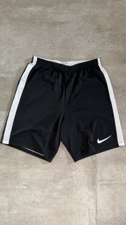 Nike Shorts Dri-Fit schwarz weiss Grösse M
