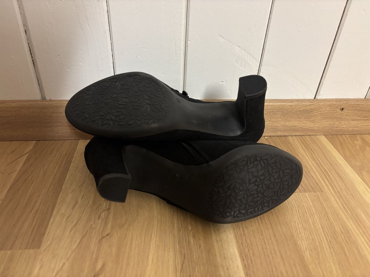 Scarpe da donna: schwarze Stöckelschuhe Gr. 40 – Usato da Montlingen venduto da ann_w6t2 2
