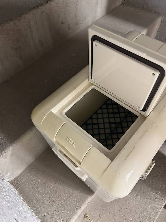 Congelatori: Kühltruhe – Usato da Zürich venduto da Hanglooi 3