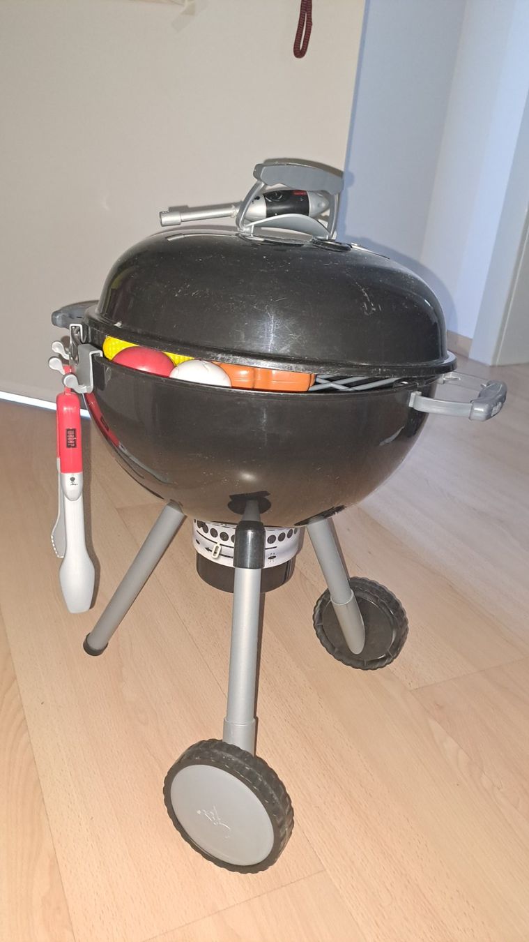 Giocattoli: Weber Spielzeug Grill mit Zubehör – Usato da Wädenswil venduto da tat_j7wv