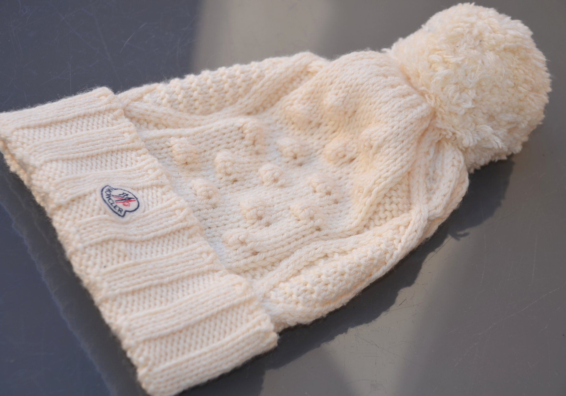 Moncler Copricapi, berretti & cappellini: Mütze Moncler bonnet – Usato da Collonges venduto da arashee 1