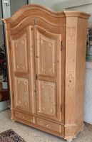 sehr schöne antik Holz Bauern/kleiderchrank 《Art;2777》