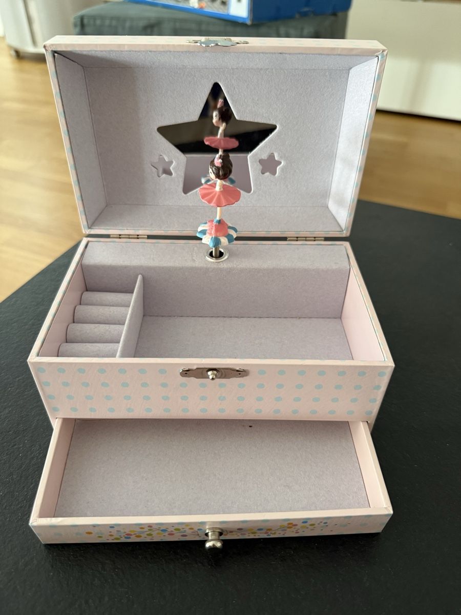 Spieldosen: Kinder-Schmucktruhe mit tanzender Ballerina – Gebraucht aus Luzern von Daniela1907