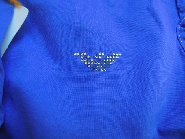 Armani Camicette, T-shirt & Top: ca. Gr. 110 ARMANI Bluse tolles Blau mit Glitzeremblem – Usato da Basel venduto da FRAU.ZAUBER.MOND 4
