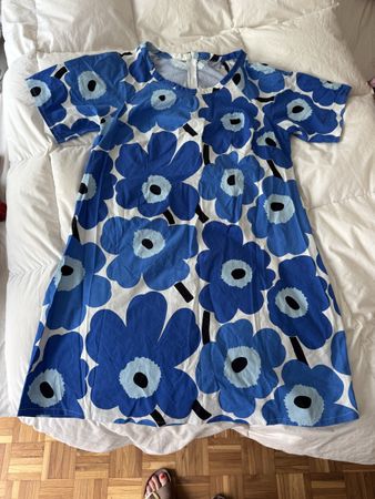 Robe d'été fleurie bleue et blanche, taille S, Marimekko