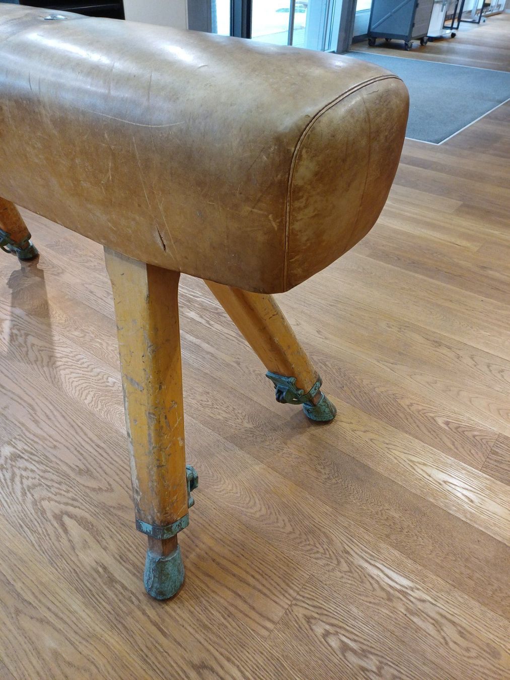 Toutes les décorations: Vintage Turnpferd als Möbel – D'occasion à Aesch BL par Reiniger1 2