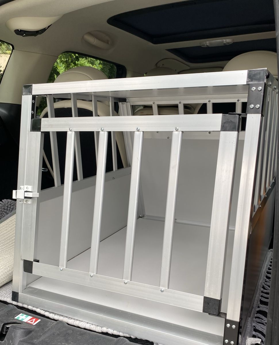 Cages, transport & sécurité: hundebox auto  – D'occasion à adliswil par PRELOVED_ 1
