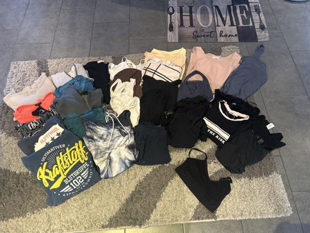 Kleider Paket für Teenager Set 32 Teilig